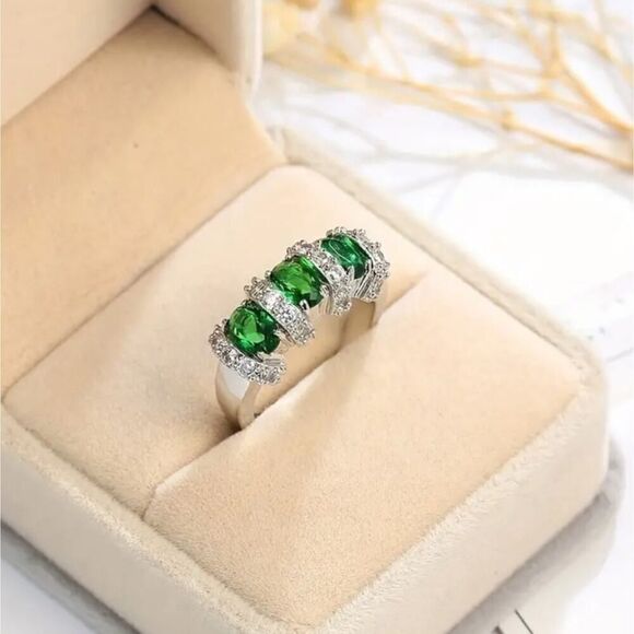 Emerald Green Stone Inspired Statement Ring - Picture 1 of 11